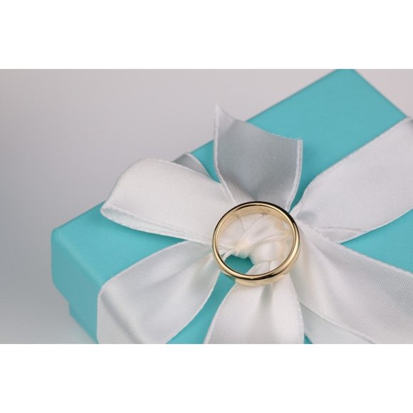 Tiffany & Co. 18k Yellow Gold 4.5mm Dome Wedding Band Size 7 Ring w/ Box - Picture 16 of 16